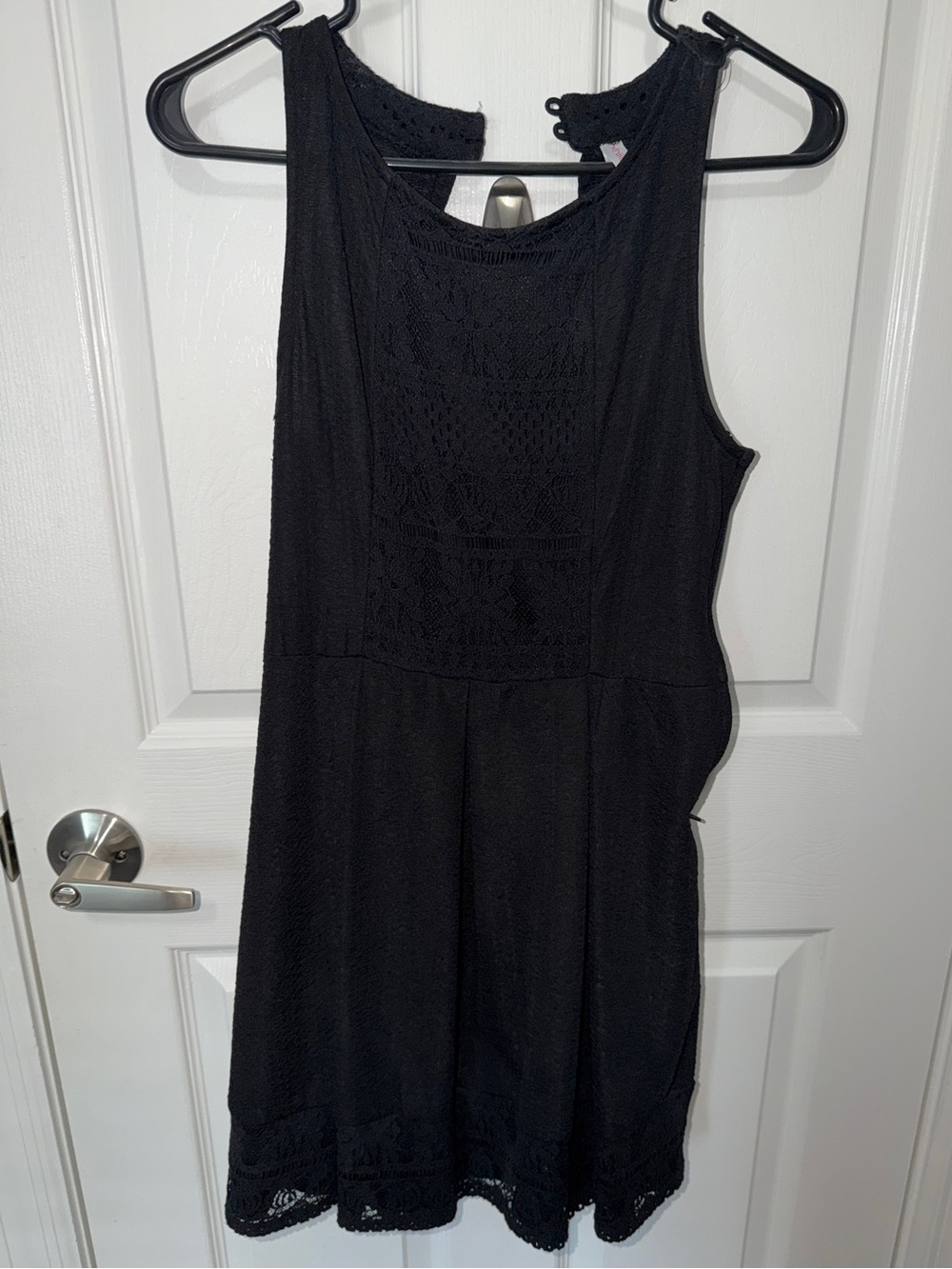 Women's Medium Sleeveless Black Floral Formal Dress